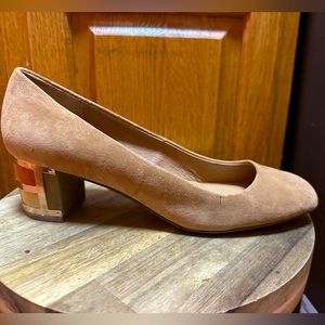 Unique suede shoes with colorful heel